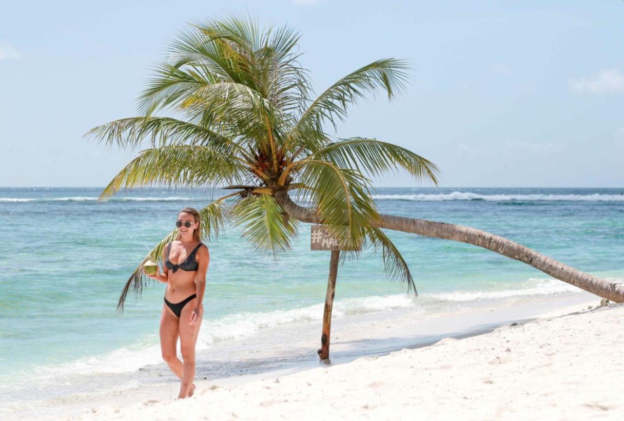 Palm Gate Maldives Hotell Thulusdhoo Exteriör bild