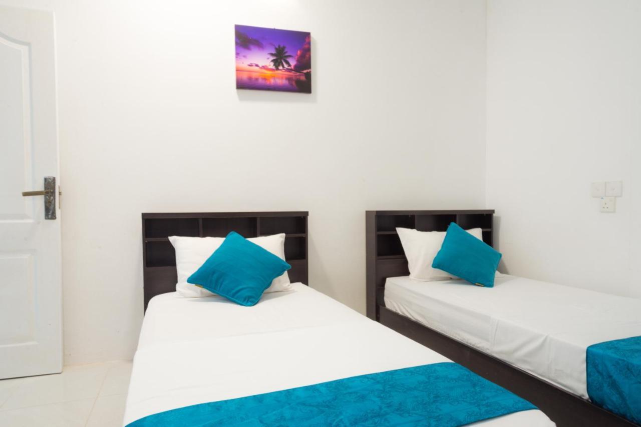 Palm Gate Maldives Hotell Thulusdhoo Exteriör bild