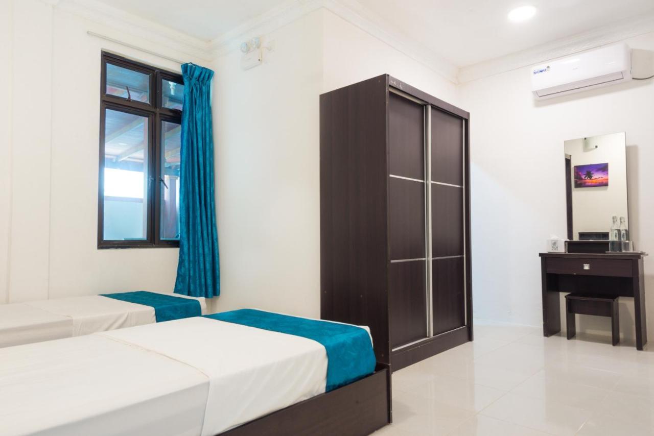 Palm Gate Maldives Hotell Thulusdhoo Exteriör bild