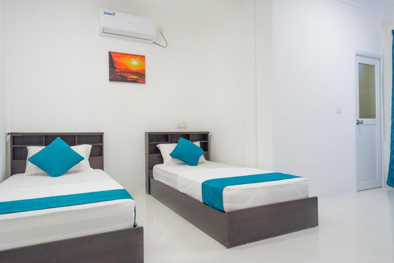 Palm Gate Maldives Hotell Thulusdhoo Exteriör bild