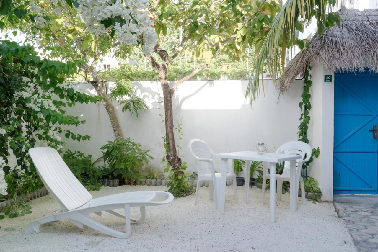 Palm Gate Maldives Hotell Thulusdhoo Exteriör bild