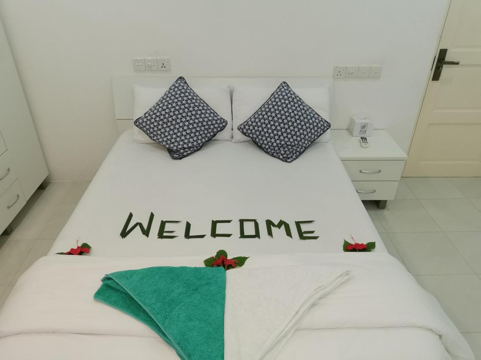 Palm Gate Maldives Hotell Thulusdhoo Exteriör bild